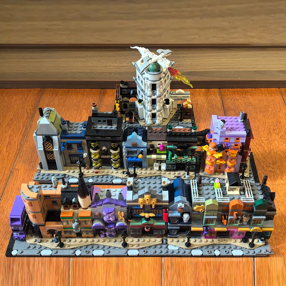 2750Pcs Medieval Magic Street  - Vintage Collectible Shop review and price