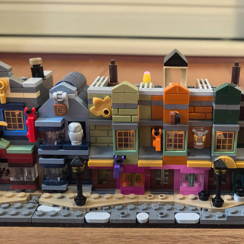 2750Pcs Medieval Magic Street  - Vintage Collectible Shop review and price